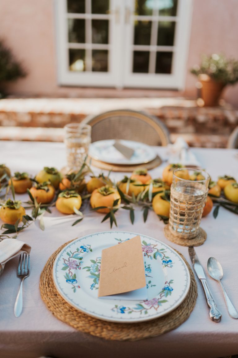 Vintage plates Thanksgiving Table Setting Ideas.