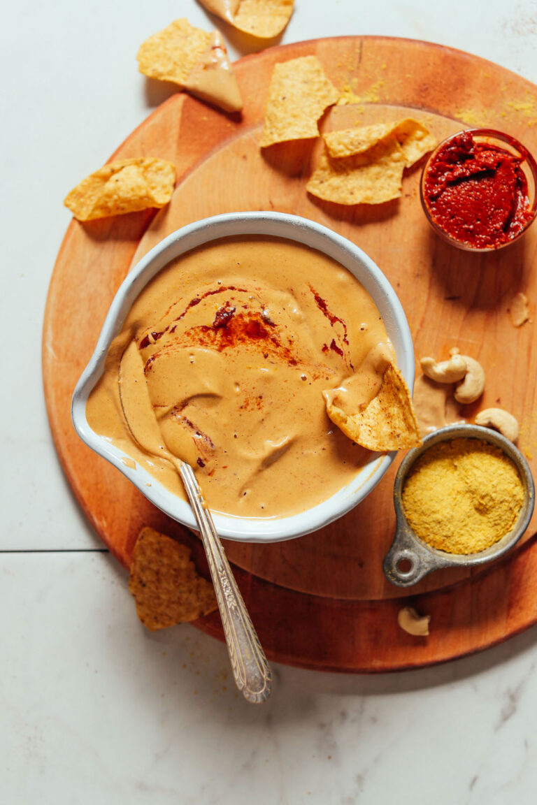 5-minute vegan cashew queso