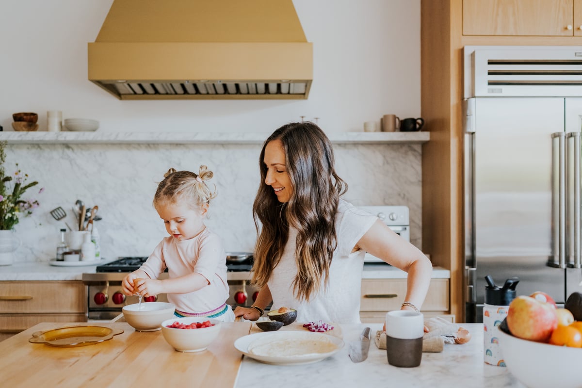 Ariel Kaye baking with daughter.