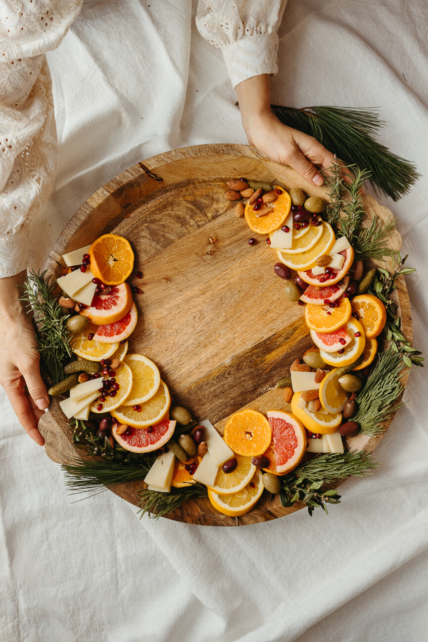 holiday appetizers recipes-citrus and olive wreath
