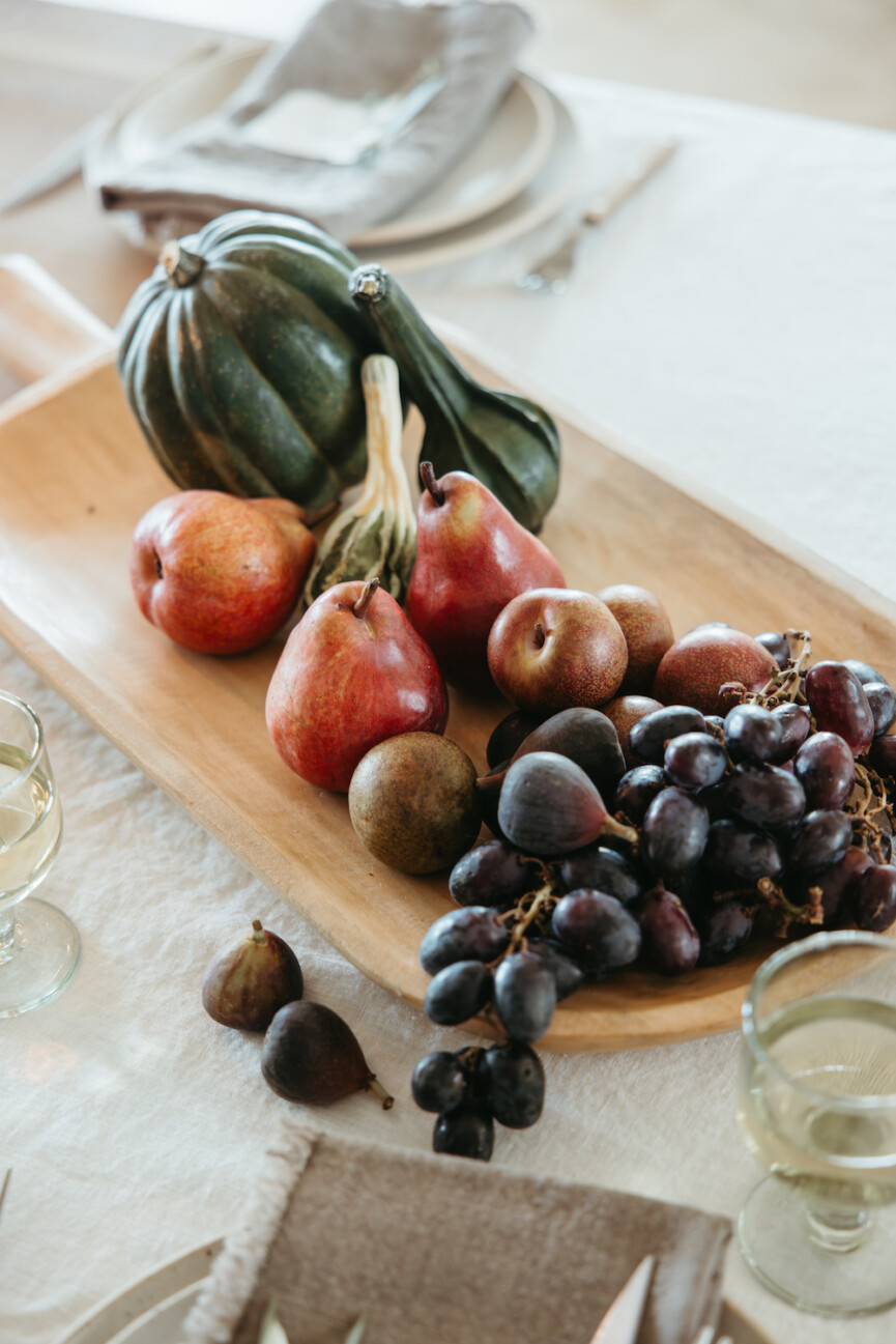 thanksgiving table 2023, warm and natural harvest inspiration, fresh fruit modern cornucopia