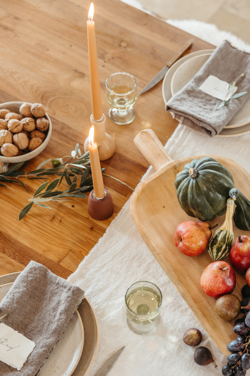 thanksgiving table 2023, warm and natural harvest inspiration, fresh fruit modern cornucopia