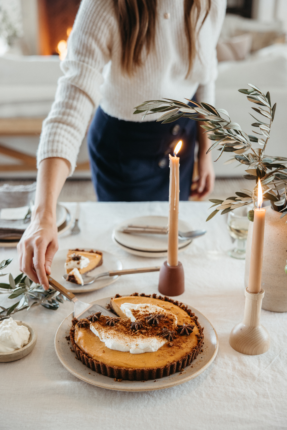 thanksgiving table 2023, warm and natural harvest inspiration, camille setting the table