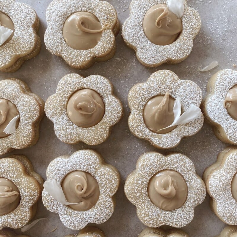 Linzer cookies recipe.