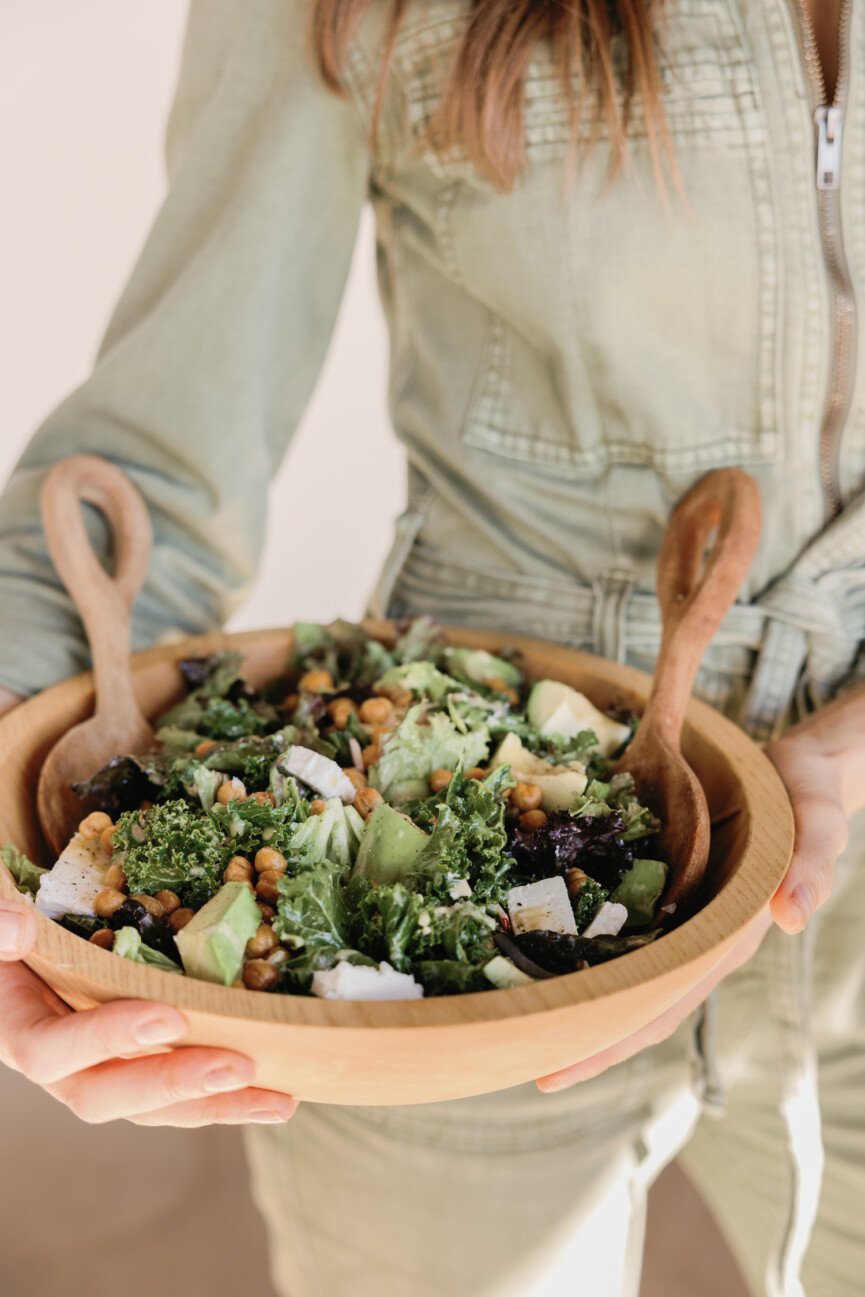 mediterranean kale salad with crispy chickpeas