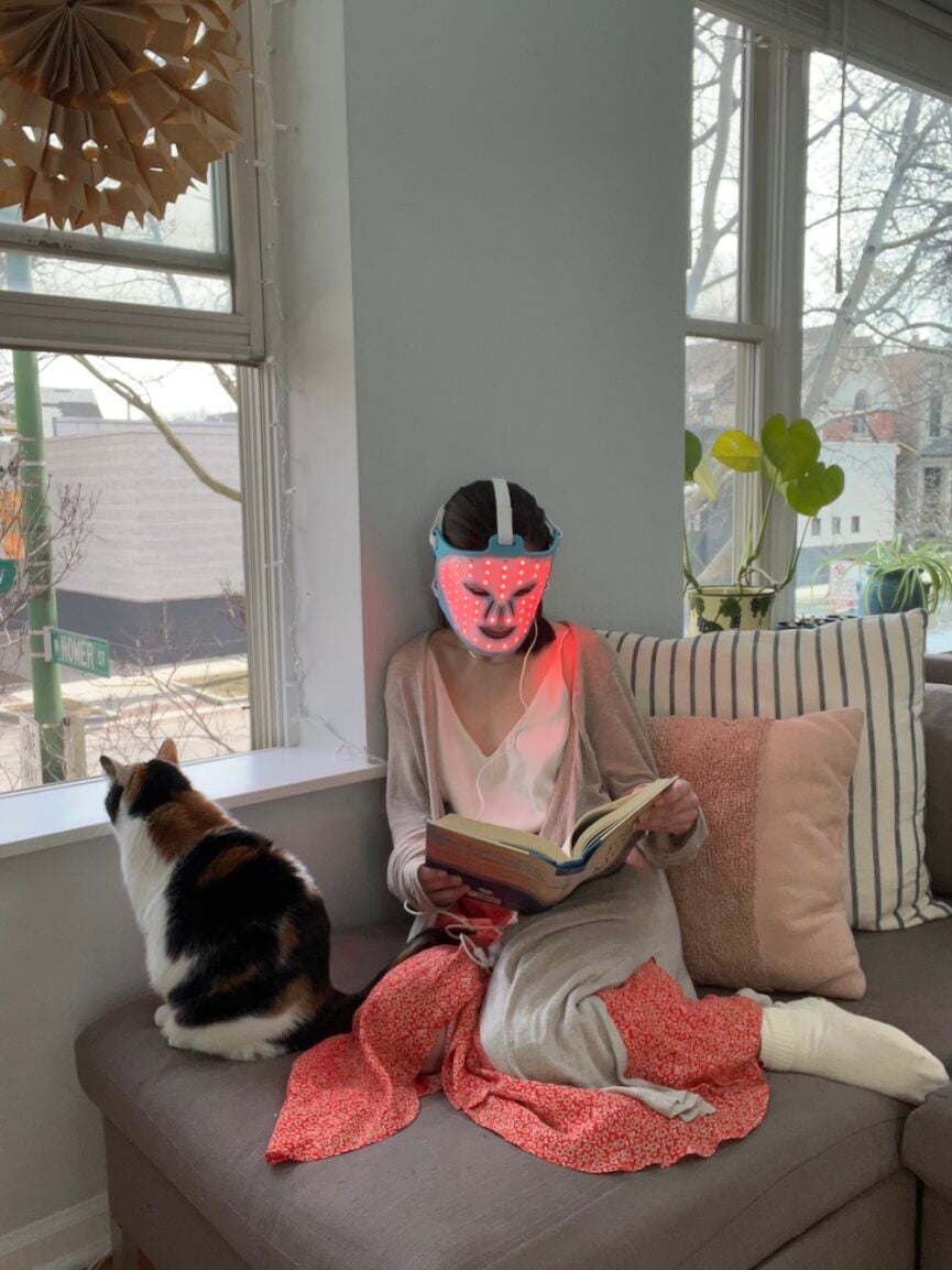 red light face mask reading