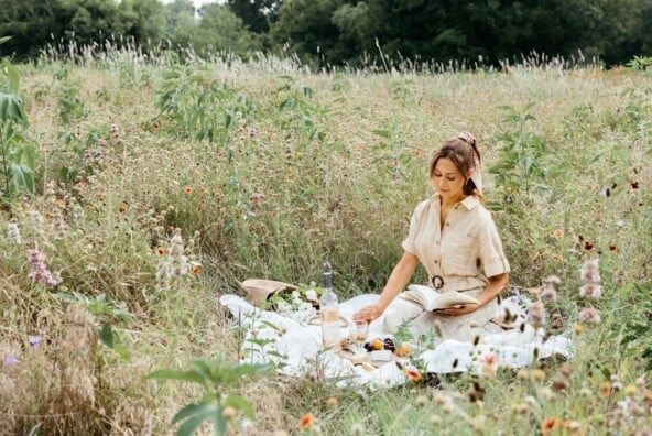 Camille Styles picnic.