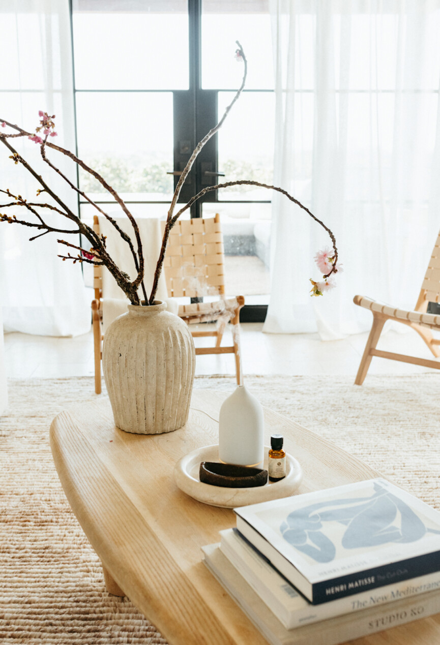 Coffee table with diffuser home fragrance for spring.