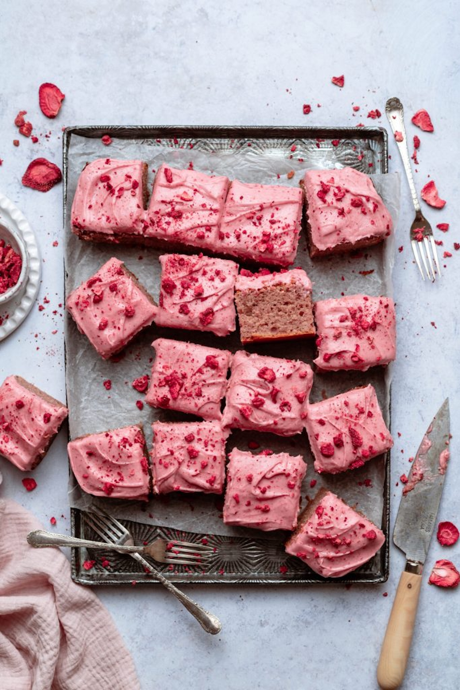 gluten-free strawberry snacking cake_light dessets