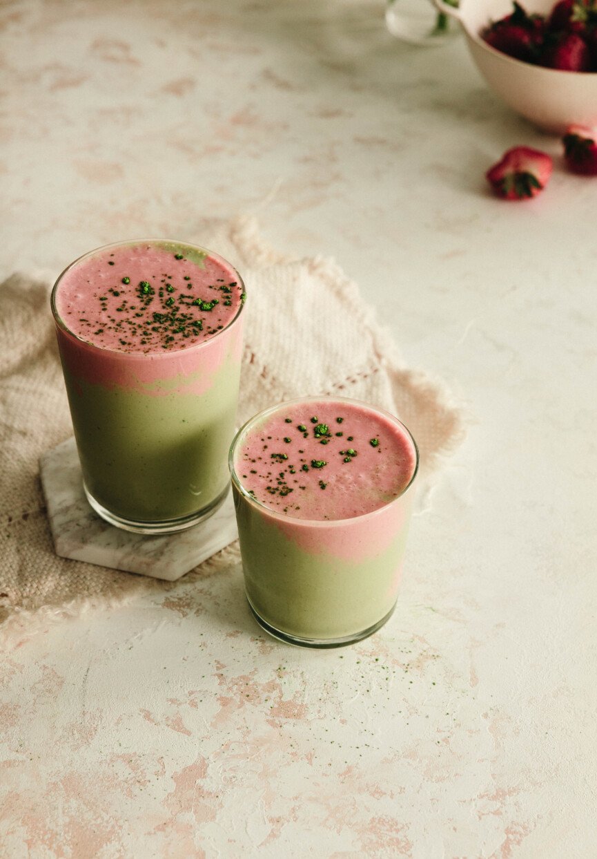 strawberry and matcha smoothie_high protein high fiber smoothie