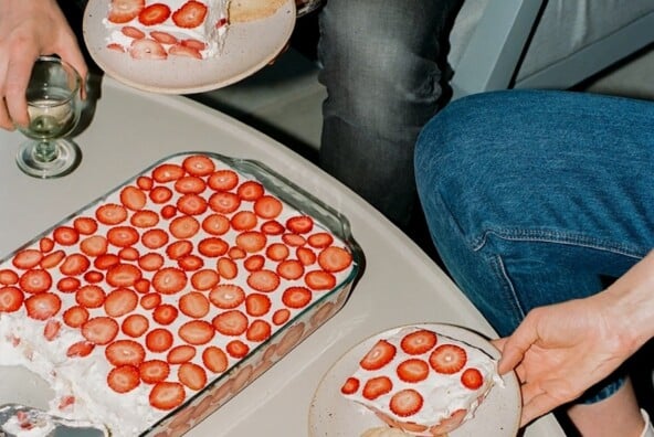Strawberry Cake with Mascarpone Creme