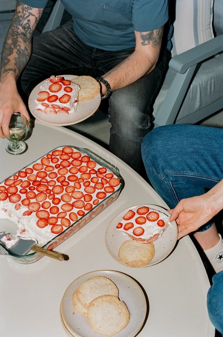 strawberry cake with mascarpone creme