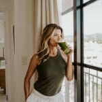 Woman drinking l-glutamine gut health green smoothie.
