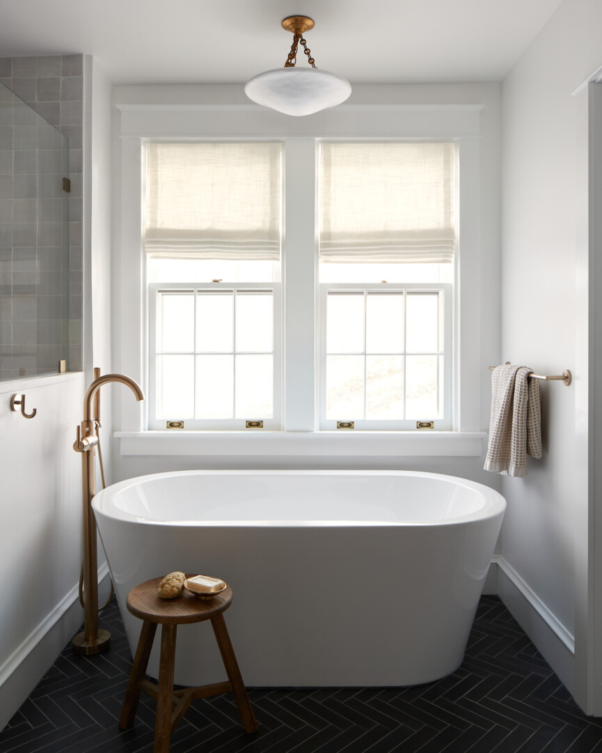 Little Lane Master Bathroom tub