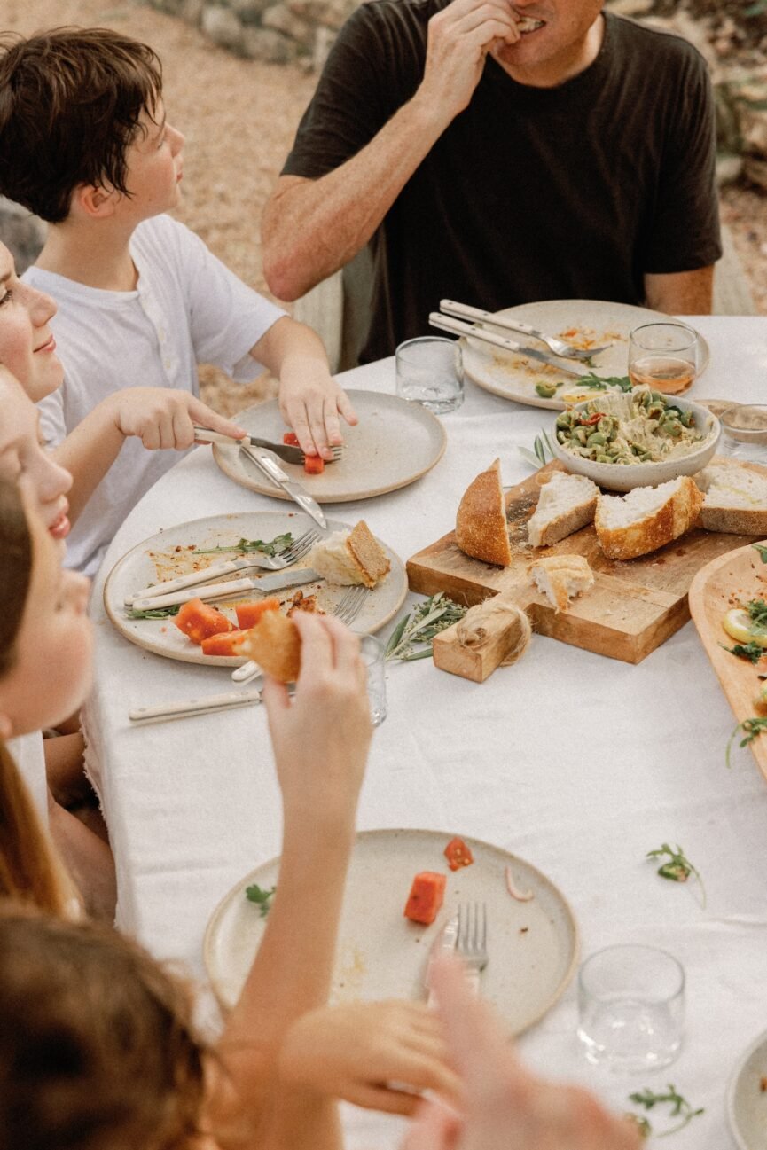 family dining outdoors_marinated olives recipe