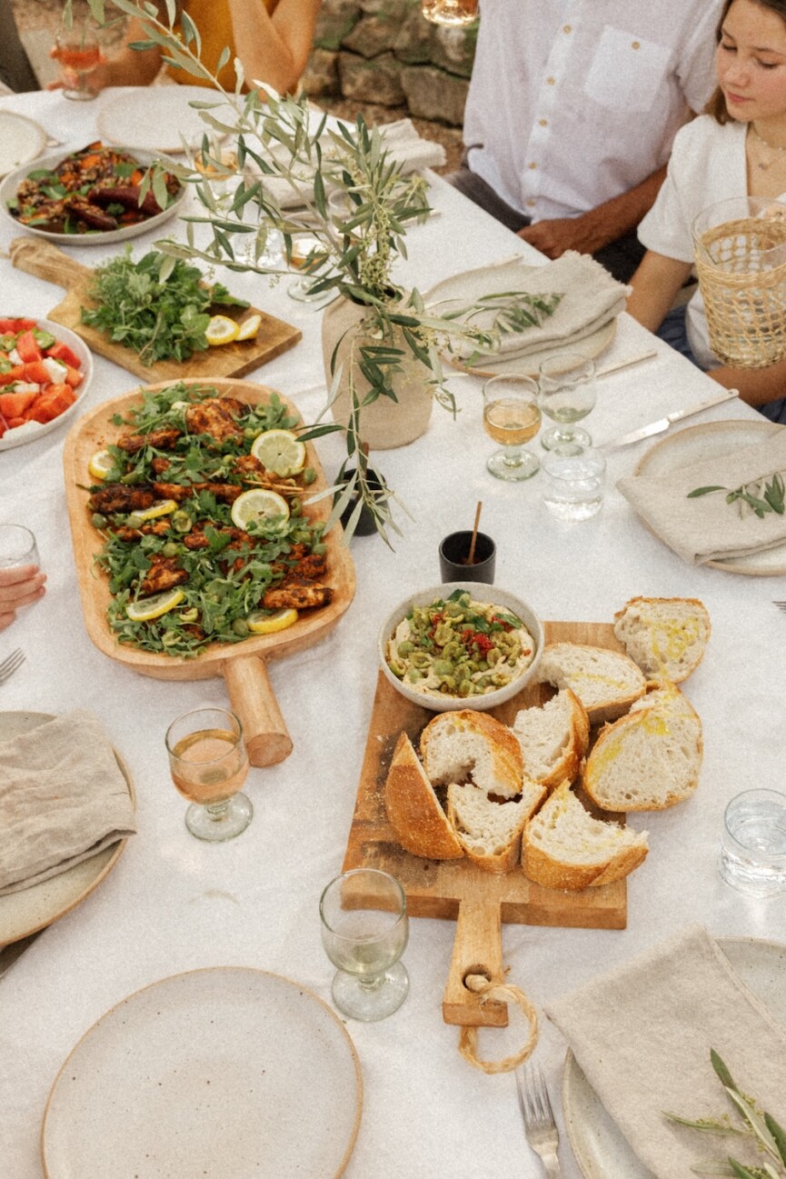 summer entertaining tips-dinner party table