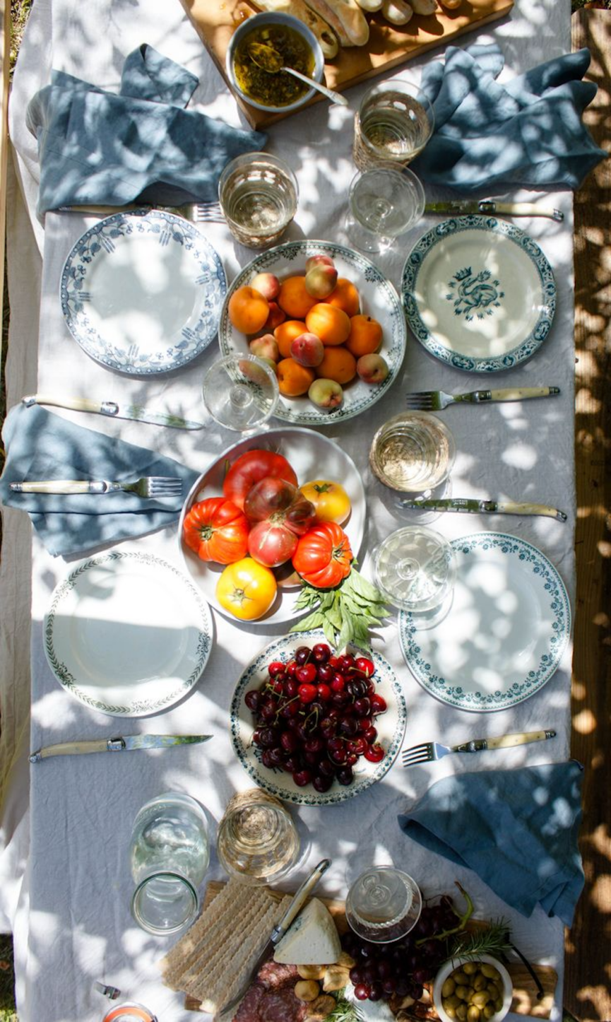 Simple summer tablescape.