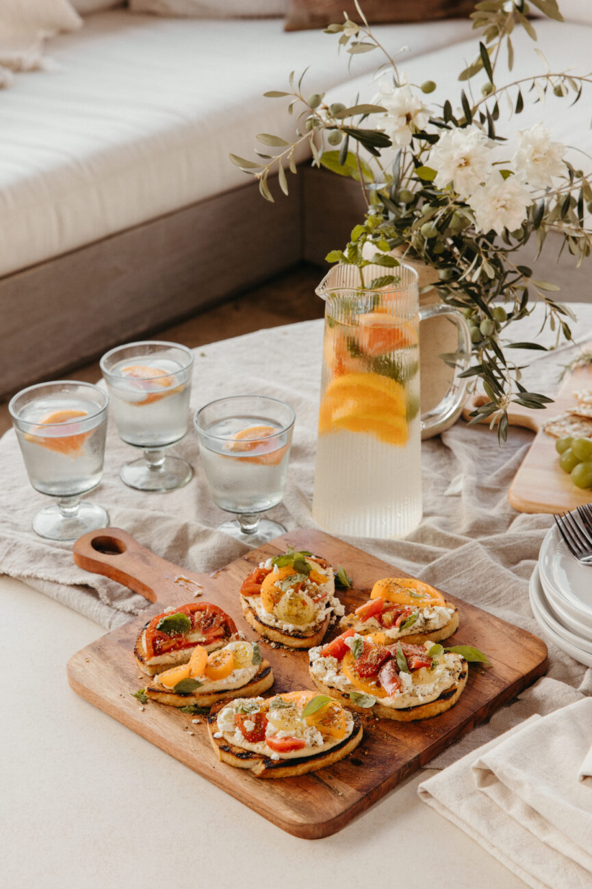 hummus toast serving