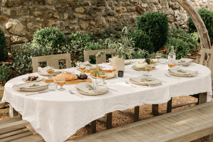 Configuração da mesa de jantar para o primeiro jantar