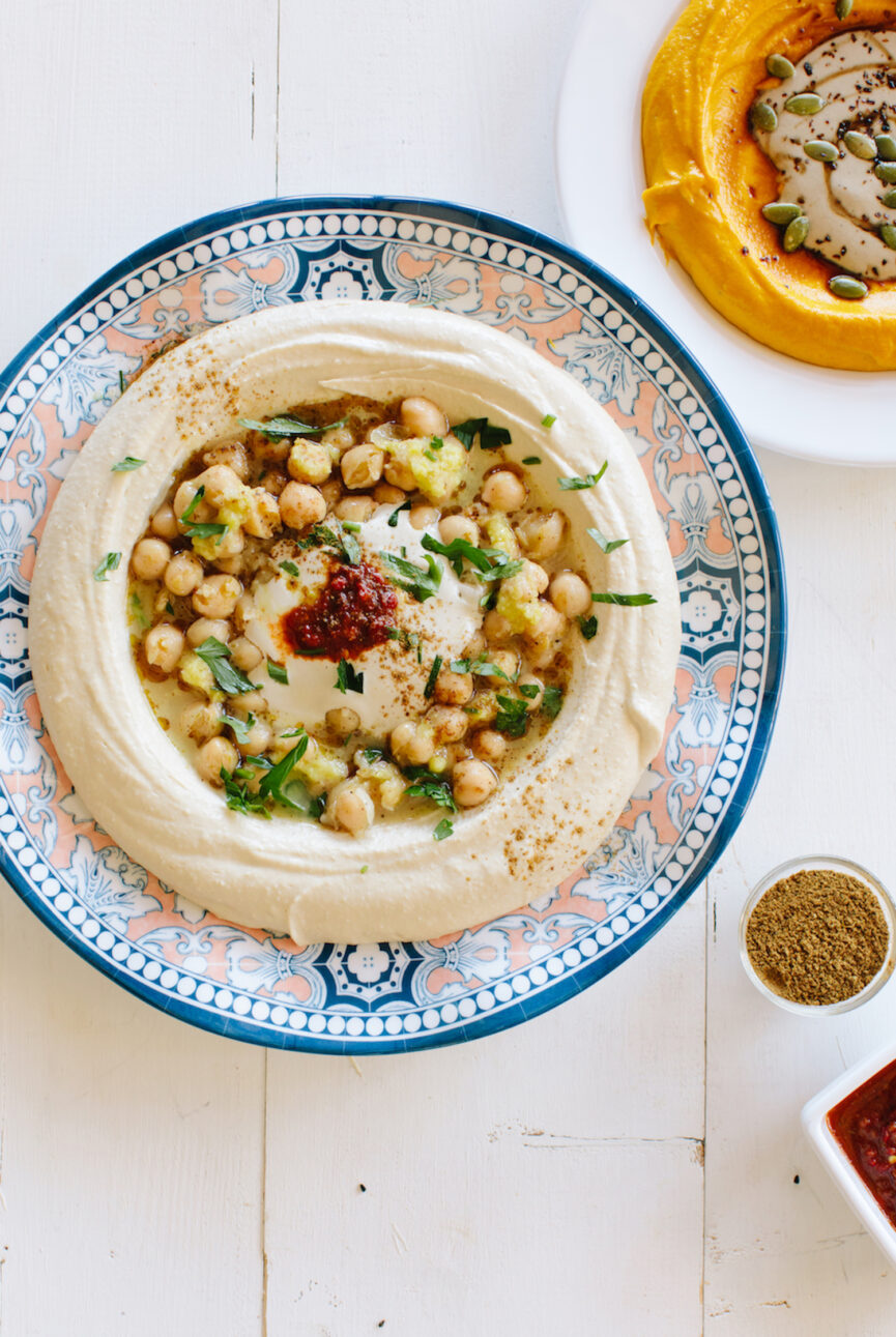 Classic hummus with seasoned chickpeas