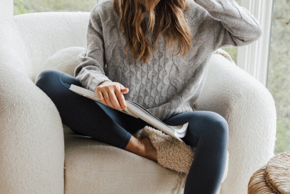 woman reading and drinking coffee