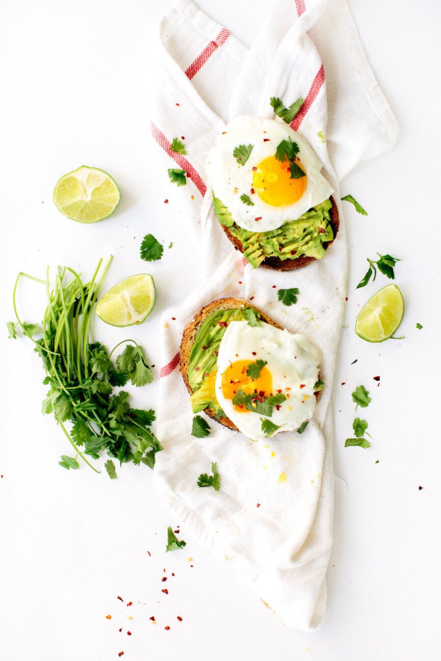 Tostada de aguacate picante