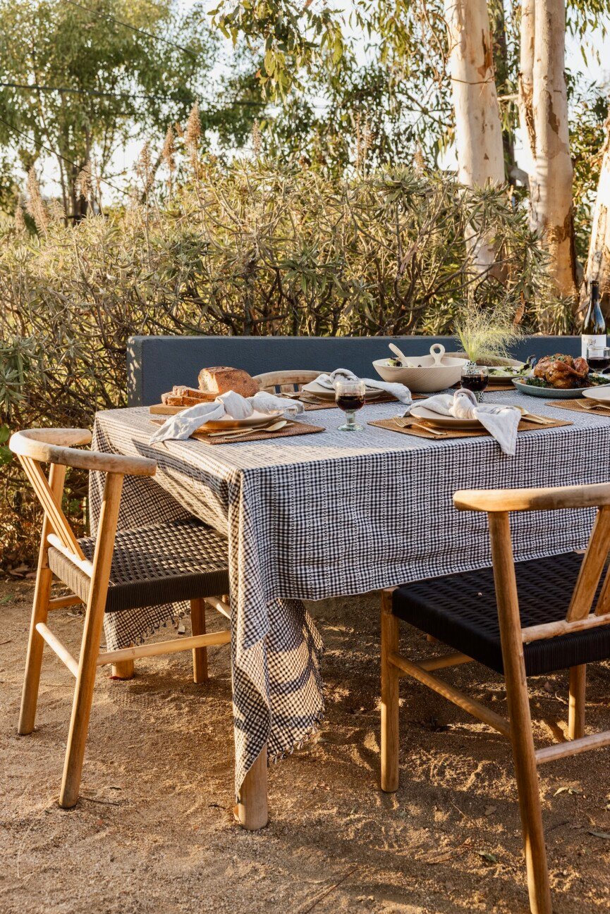 Jantar de outono de Betsy Sadler em Los Angeles - mesa e toalha de mesa