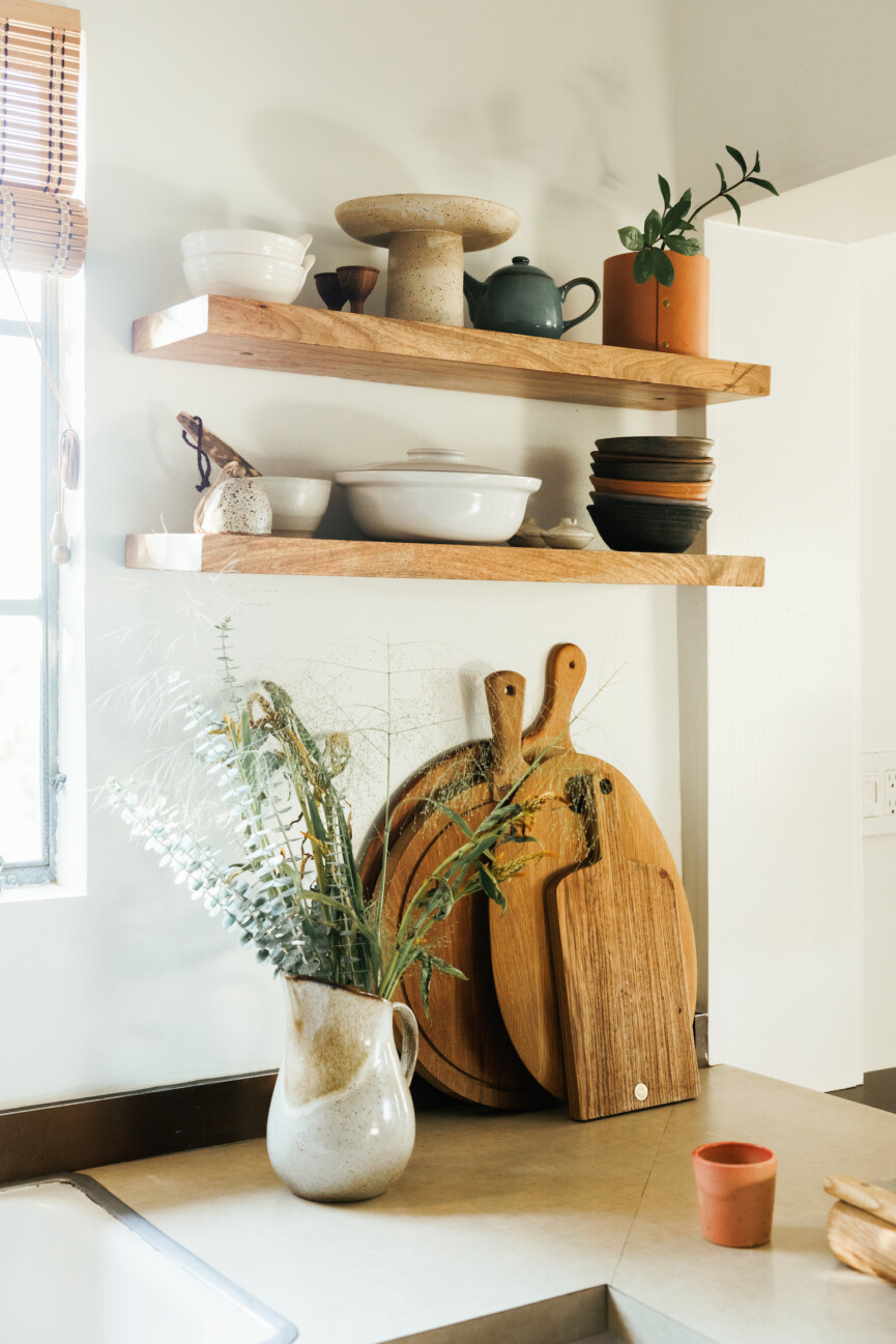 betsy sadler los angeles home - kitchen - ceramic dishes shelves