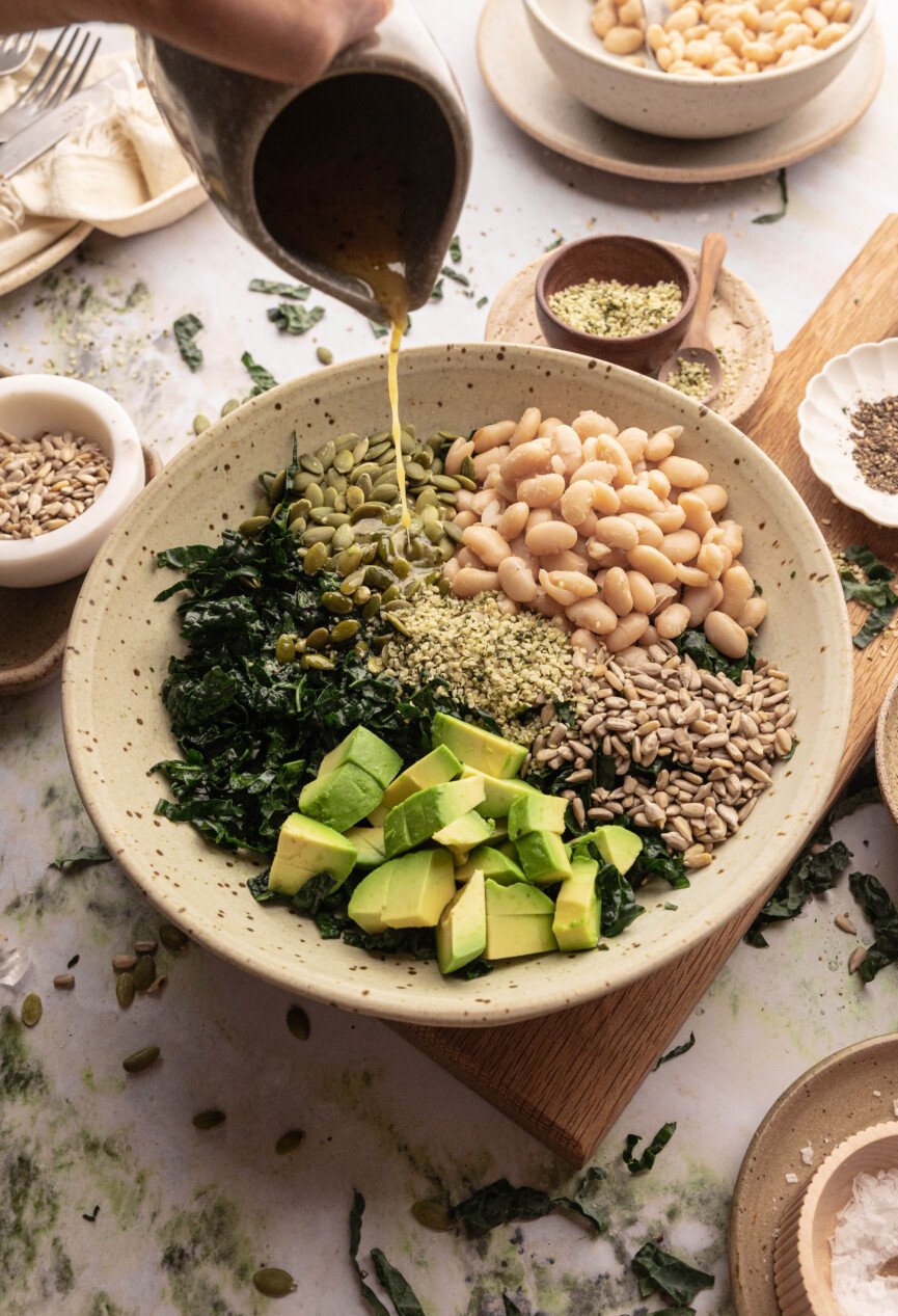 preparação Salada de Couve Feijão Branco