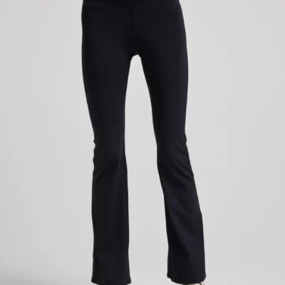 Essential Flare Legging