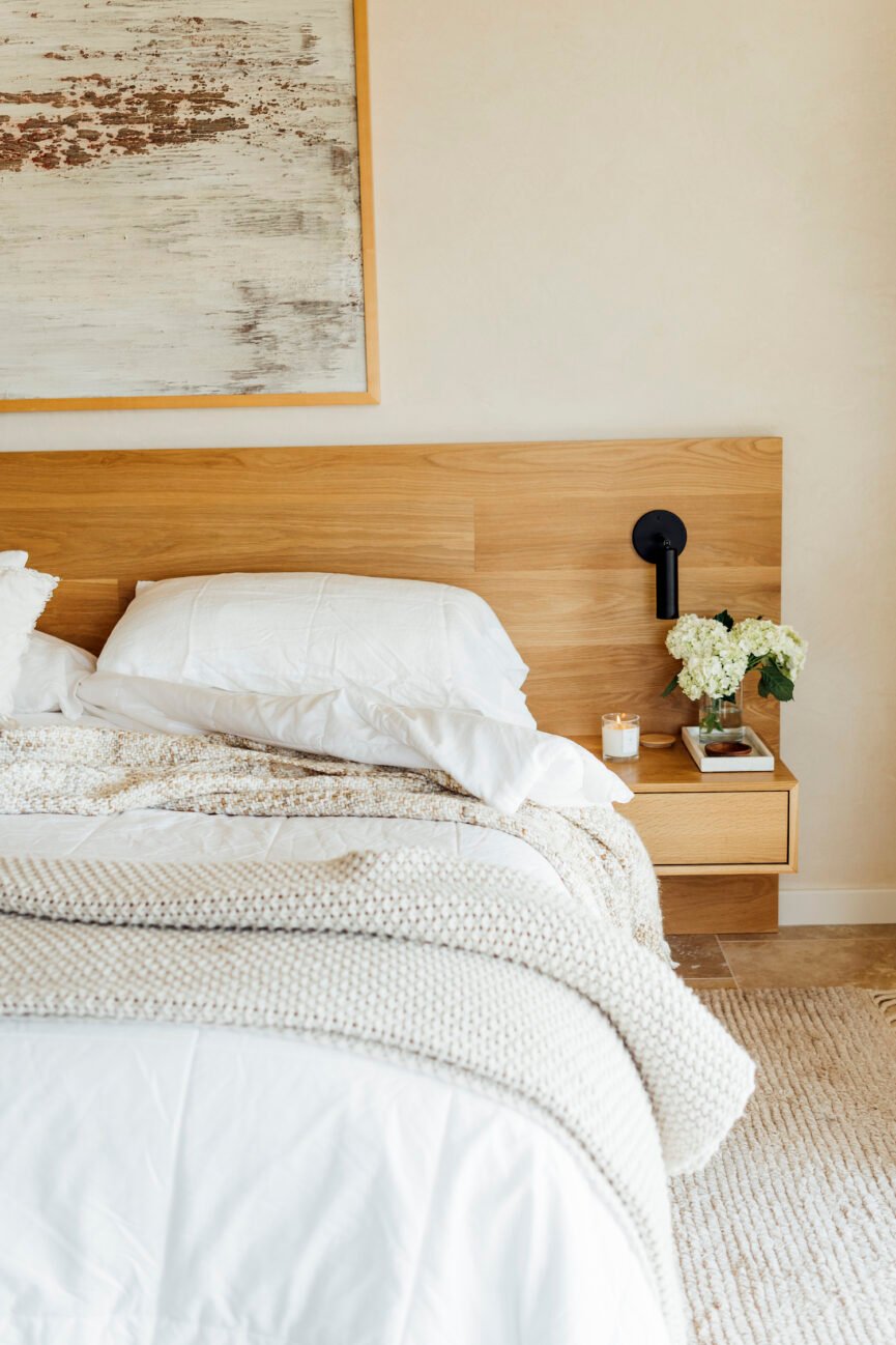 Minimalist neutral bedroom.