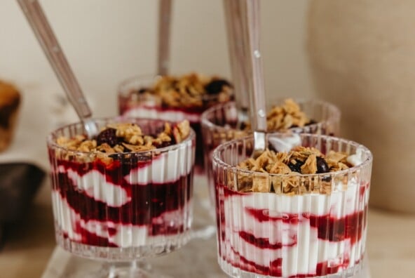 yogurt berry parfait