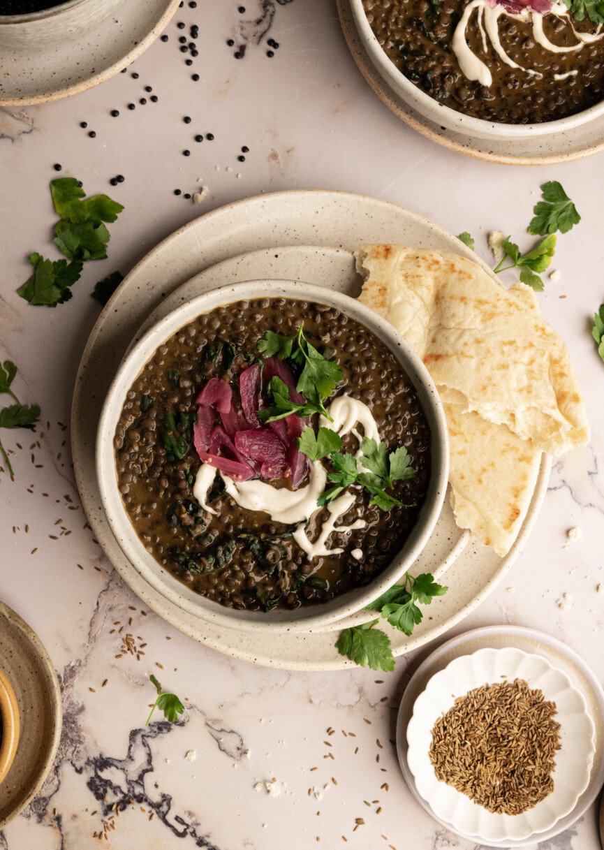 Dal de noix de coco végétalienne avec recette de chou frisé