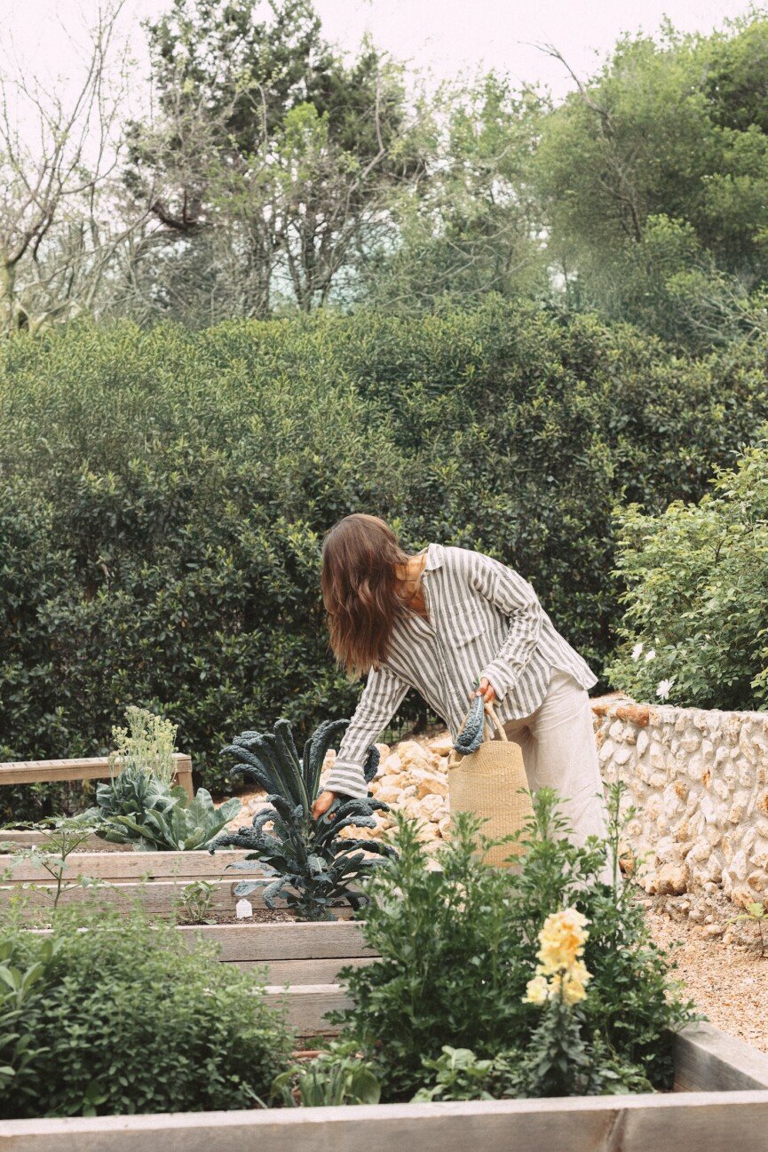 spring gardening outside_grounding outside