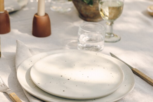 casa zuma clay - white speckled dinnerware