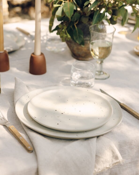 casa zuma clay - white speckled dinnerware