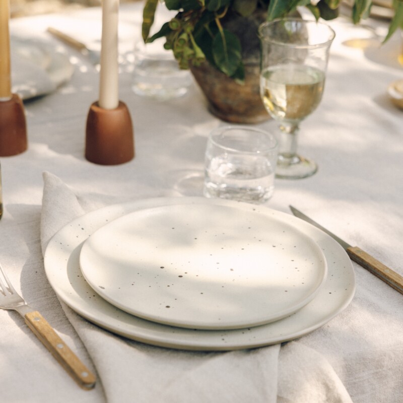 casa zuma clay - white speckled dinnerware