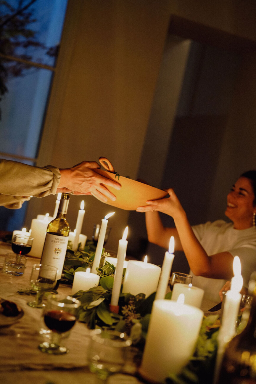 passing salad bowl holiday party