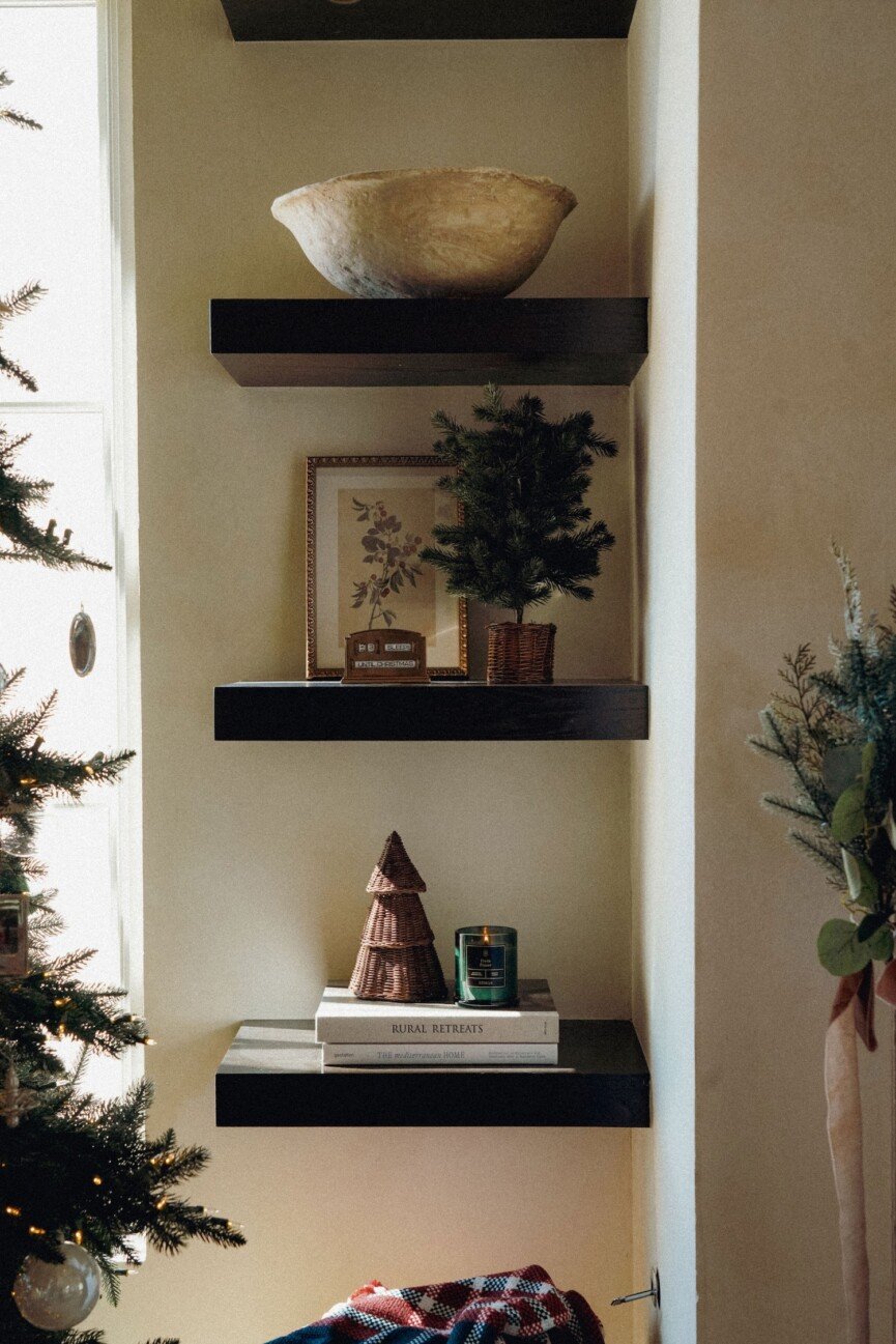 Bookshelf Christmas Nordic Natural aesthetic