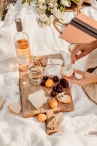 Aesthetic picnic packing list