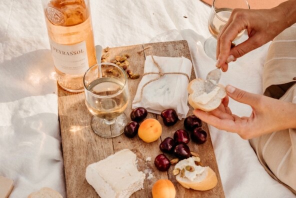 Aesthetic picnic packing list
