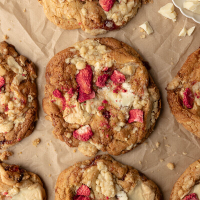strawberry crumble cookie