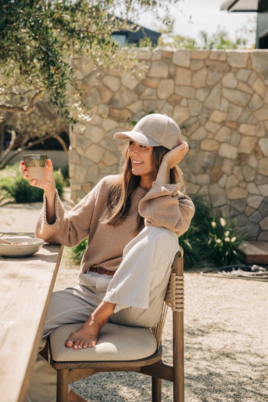 fall self-care rituals: eating breakfast outside