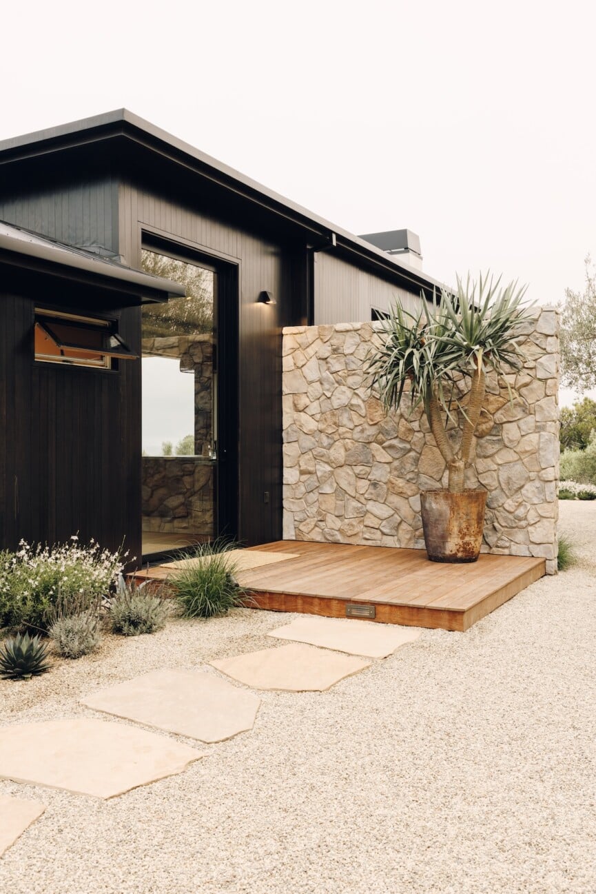 camille-styles-malibu-home-casa-zuma-exterior-entrance