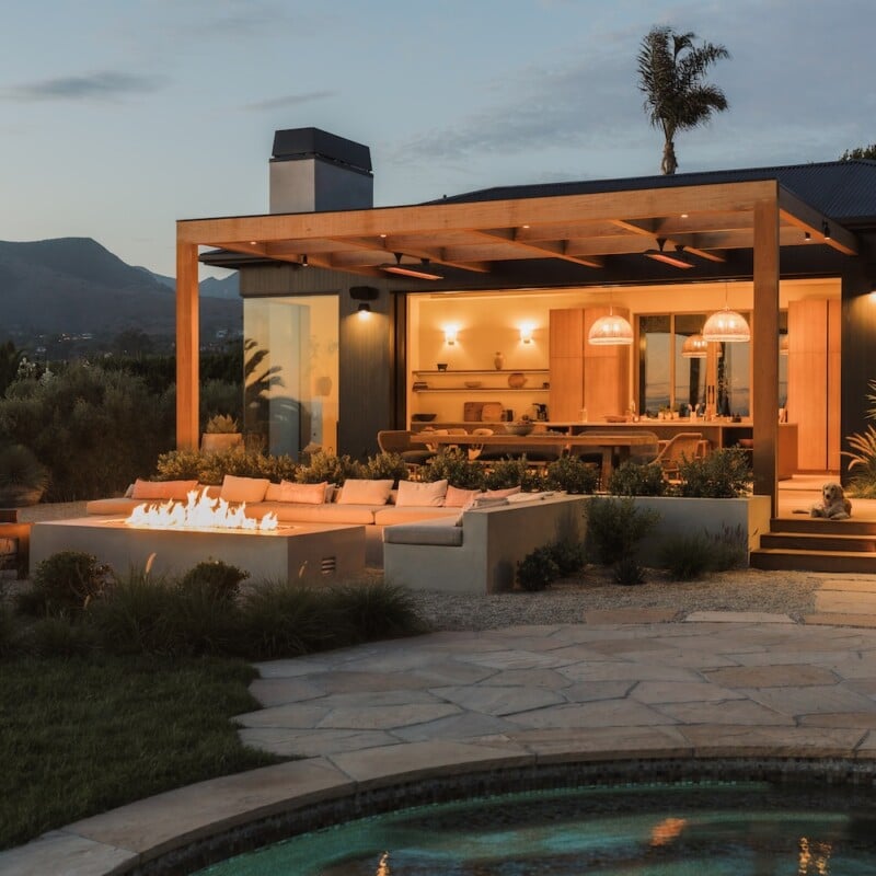 camille-styles-malibu-house-exterior-lighting2