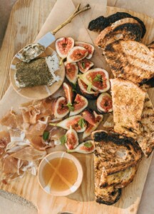 grilled bread with figs and goat cheese - simple summer appetizer